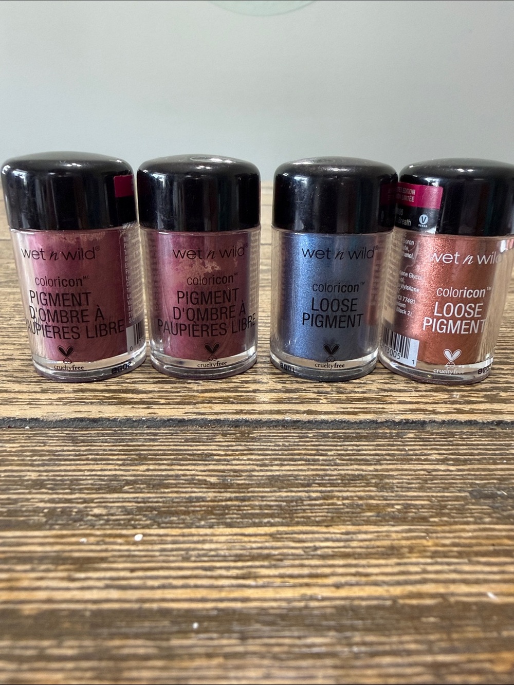 wet n wild color icon Loose Pigment Set of 4 
Dragons breath knights blue fire